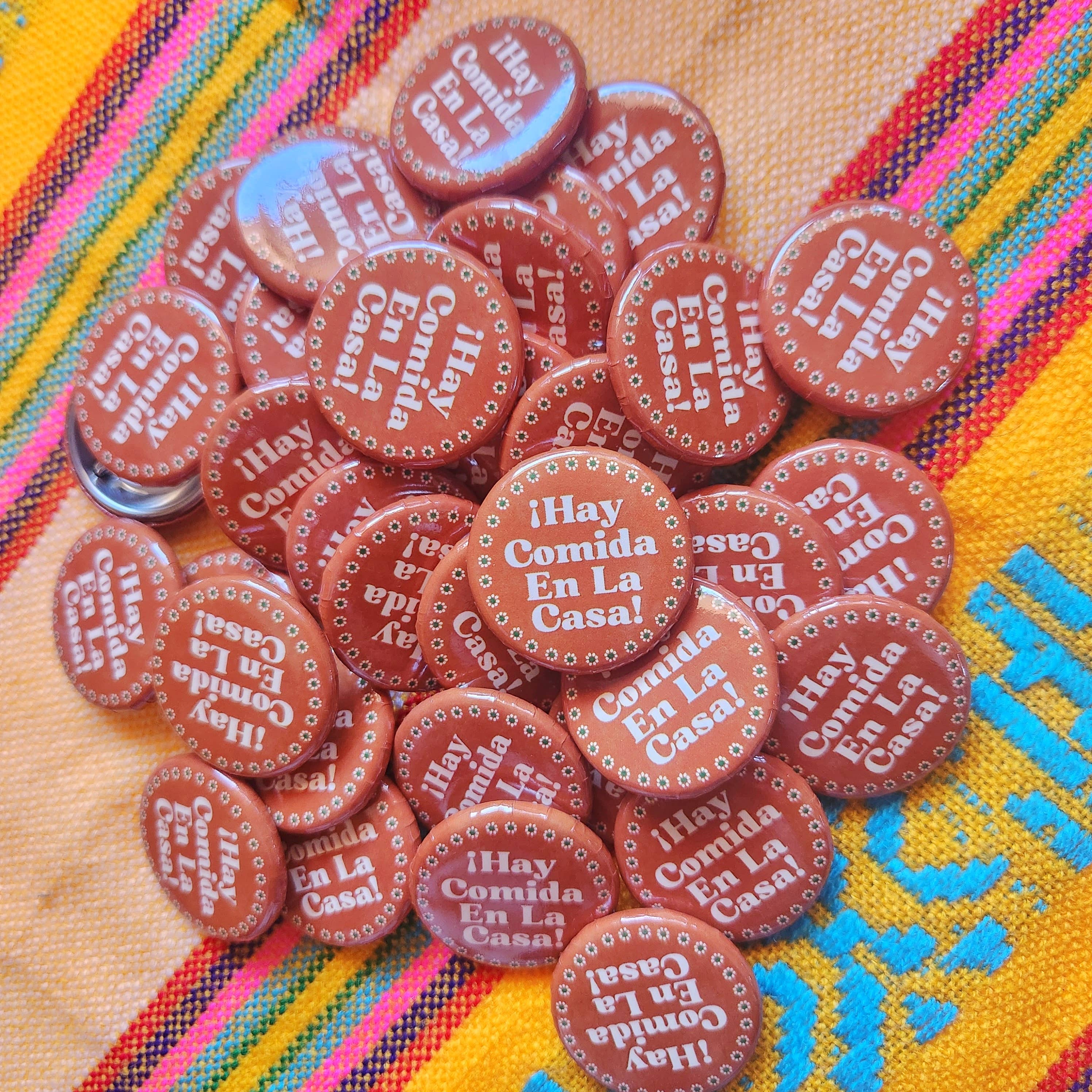 Erica Alfaro Designs - Hay Comida En La Casa Pin-Back Button