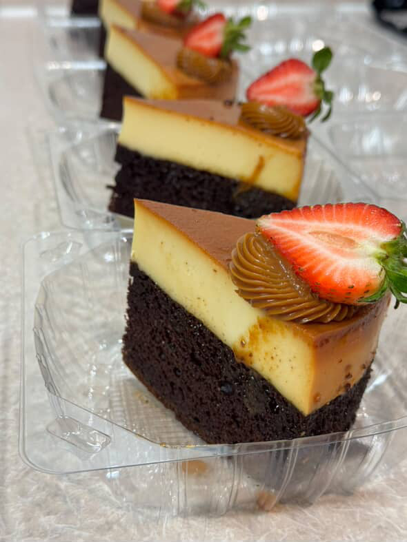 La Isla Latina Cocina- Rebanadas de Chocoflan