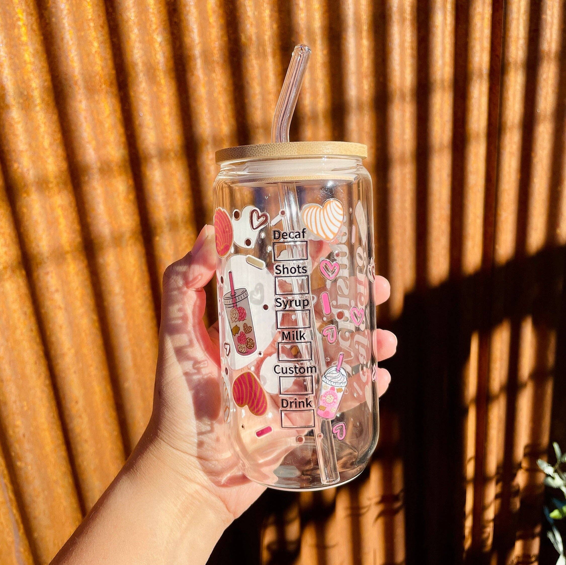 Las Changuis Tianguis - Cafecito y Chisme 16oz Conchita Cup: Light Pink
