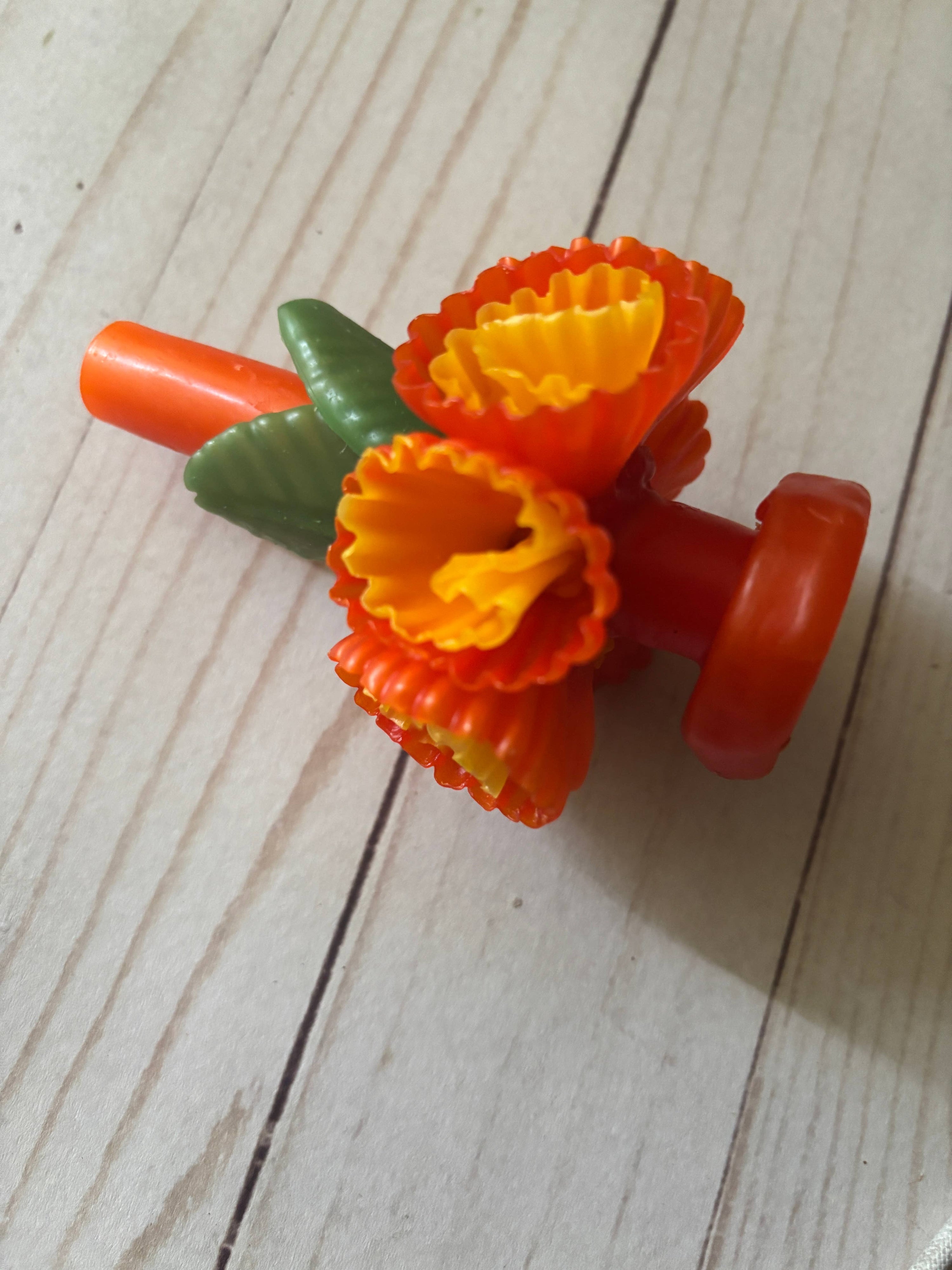 Viva Greetings - Beeswax Mini Orange & Yellow Multicolor Marigold Candle