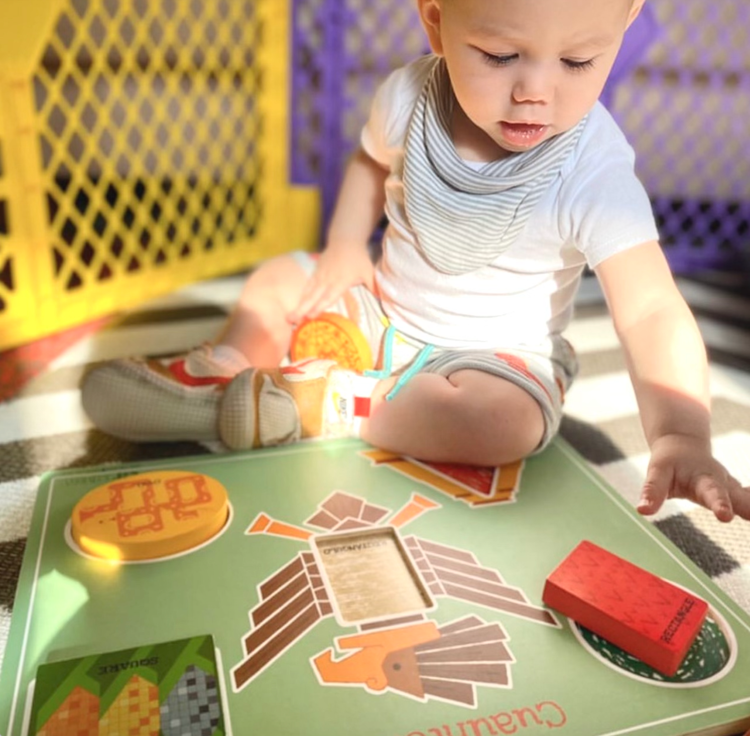 Lil' Libros ~ Bilingual Children's Books & Games - Cuauhtémoc: A Bilingual Wooden Shapes Puzzle (Bilingual: English and Spanish)