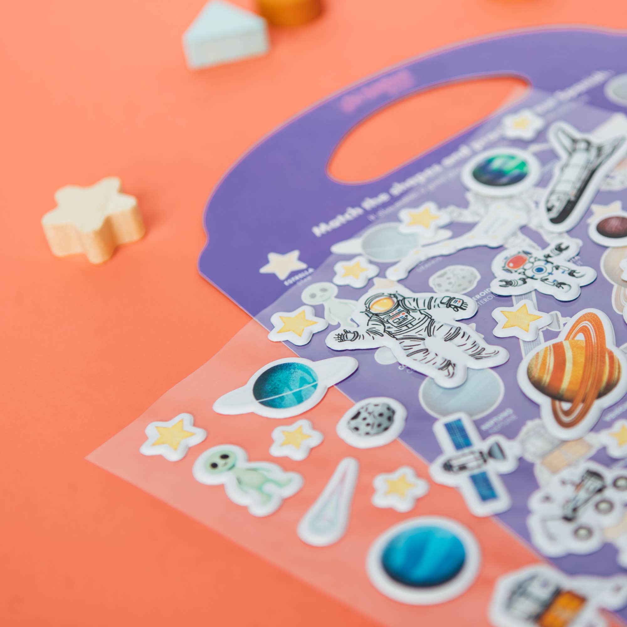 Blue Star Press - Sí Sabo Galaxy: A Bilingual Reusable Sticker Play Set