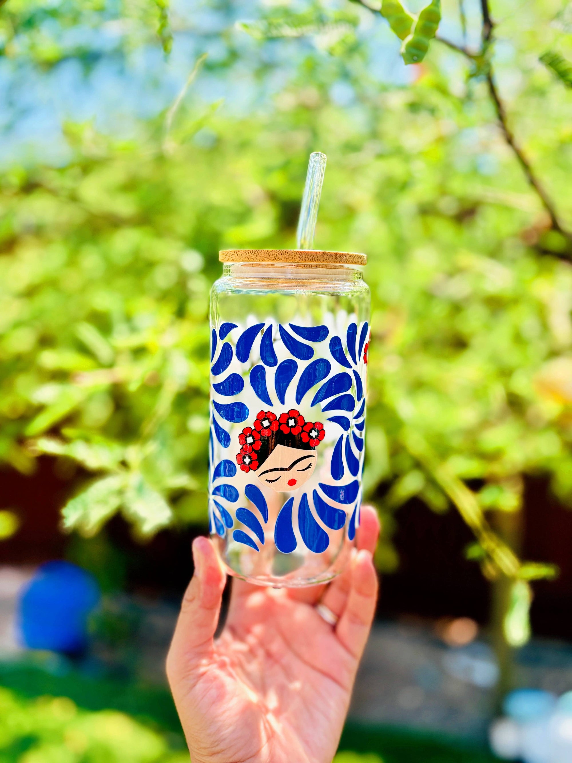Las Changuis Tianguis - Frida-Inspired Glass Cup – Talavera Blue | 16oz Libbey Can Glass with Bamboo Lid & Glass Straw