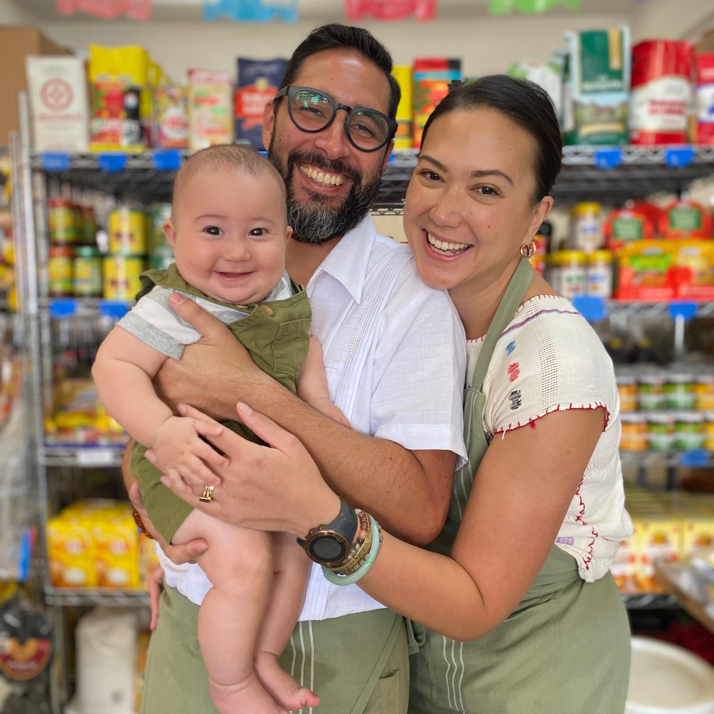 mercado de la raza family