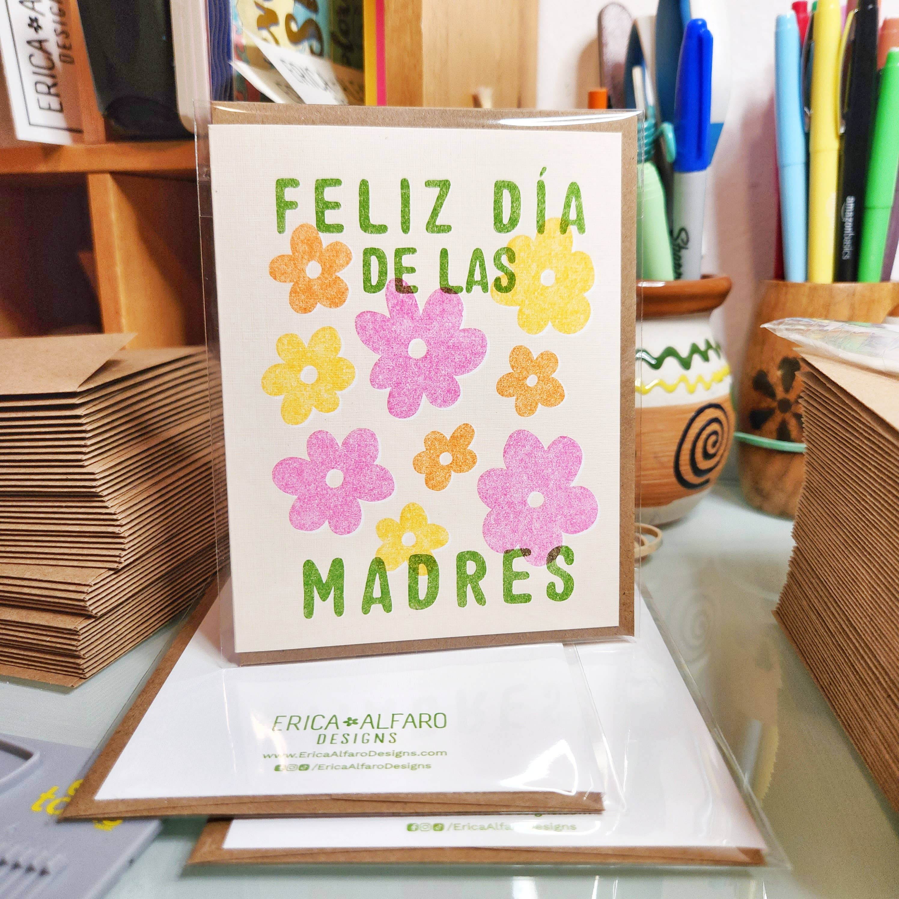 Erica Alfaro Designs - Feliz Dia De Las Madres Retro Flowers Greeting Card