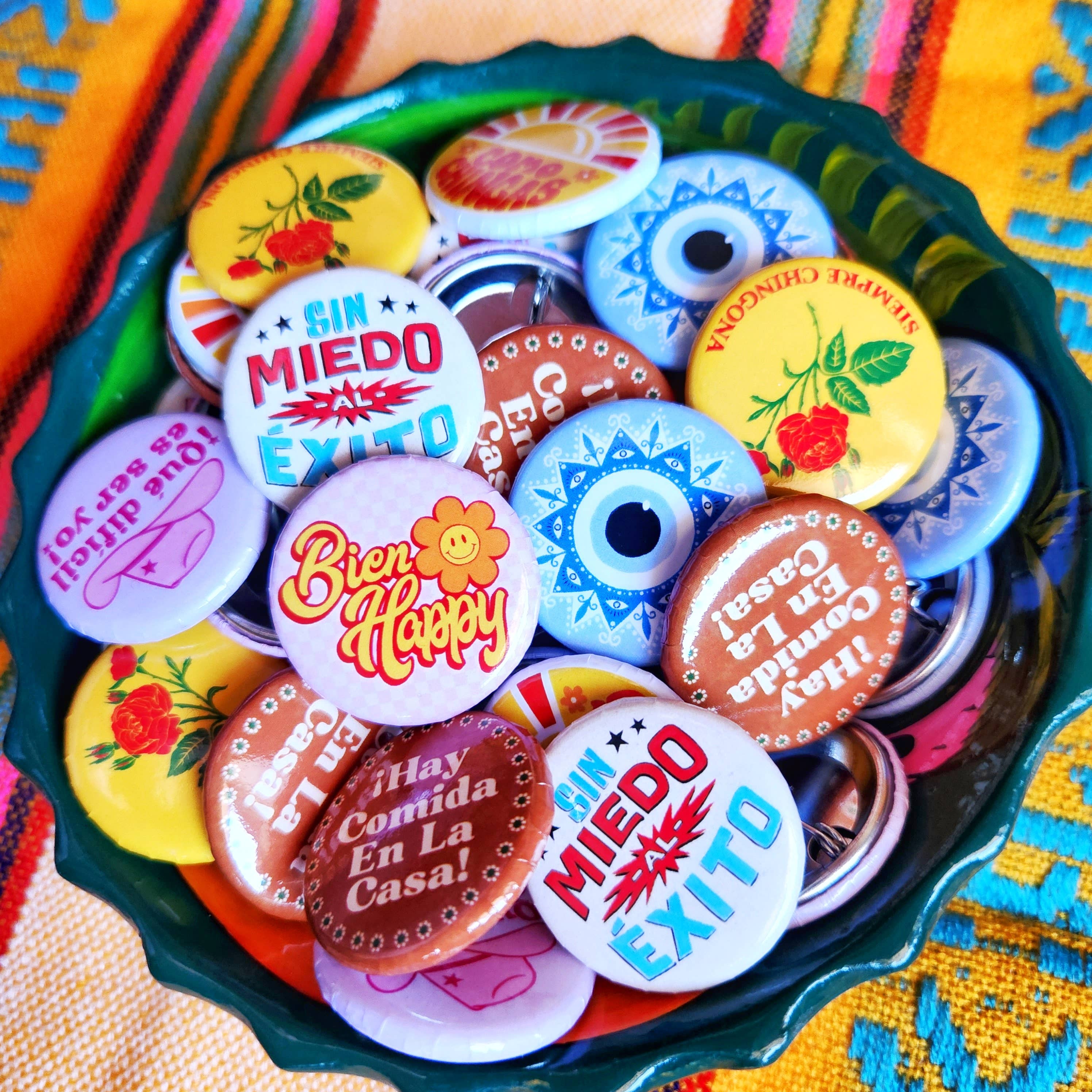 Erica Alfaro Designs - Hay Comida En La Casa Pin-Back Button