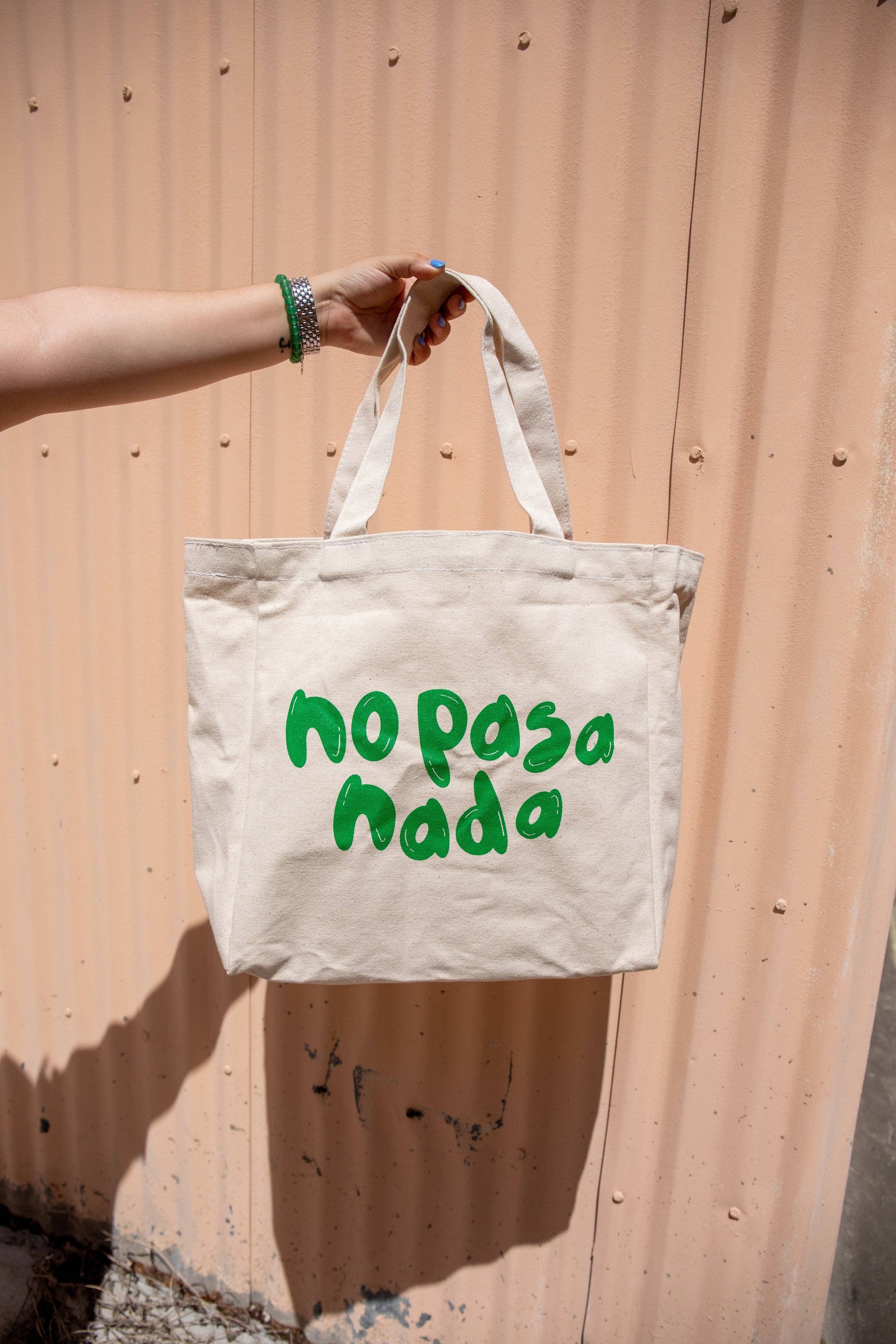 Jen Zeano Designs - No pasa nada tote ( A Very Vero Collection)