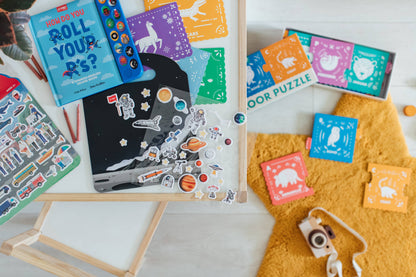 Blue Star Press - Sí Sabo Town: A Bilingual Reusable Sticker Play Set