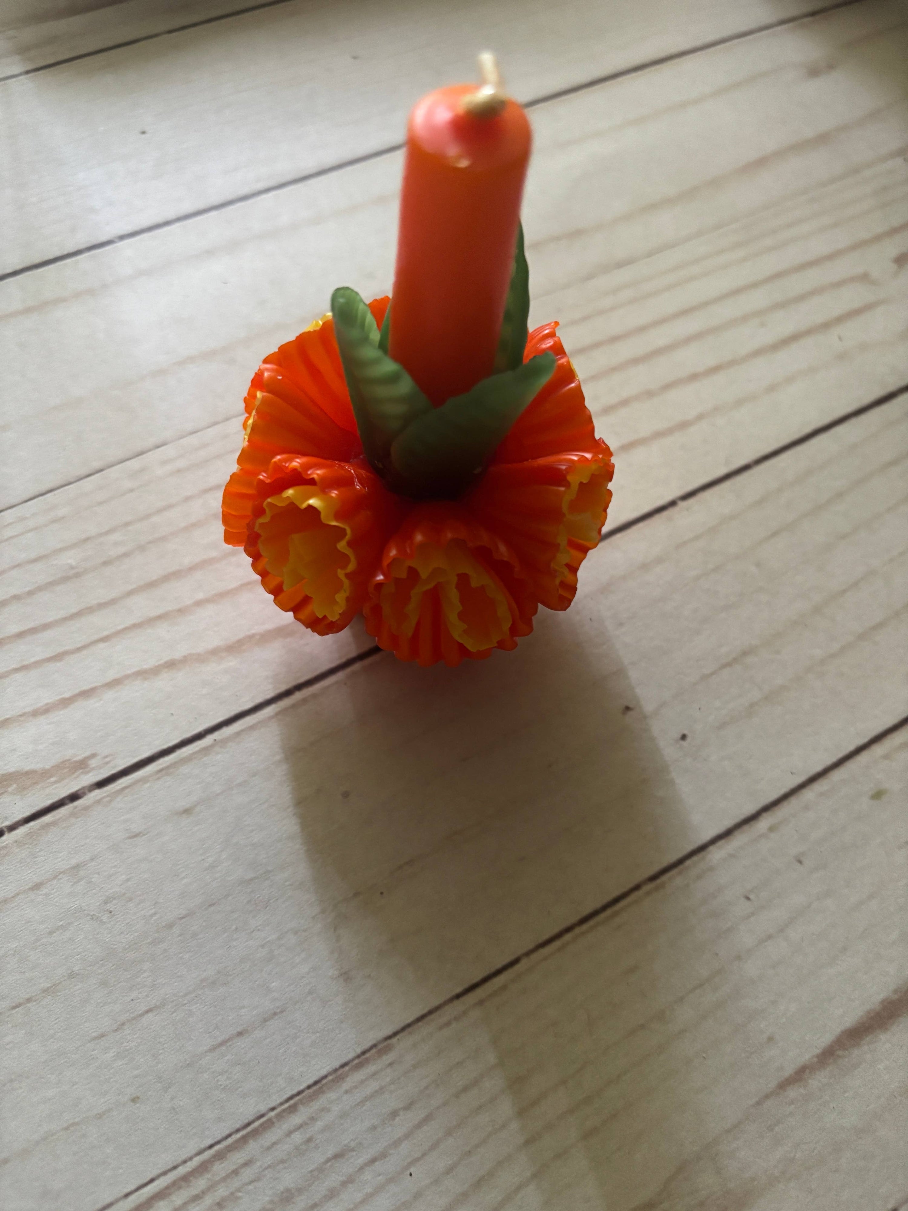 Viva Greetings - Beeswax Mini Orange & Yellow Multicolor Marigold Candle