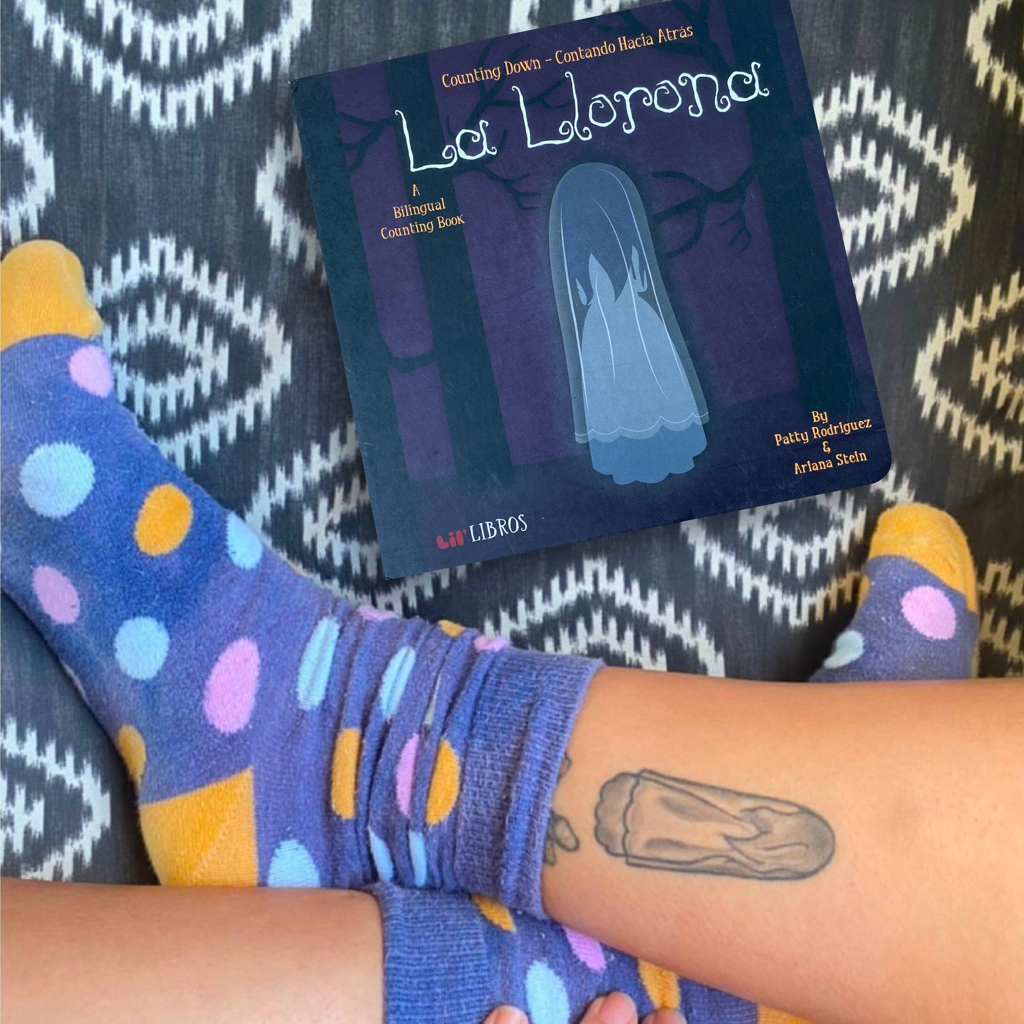 Lil' Libros ~ Bilingual Children's Books & Games - La Llorona: Counting Down / Contando hacia atrás (Bilingual English and Spanish)